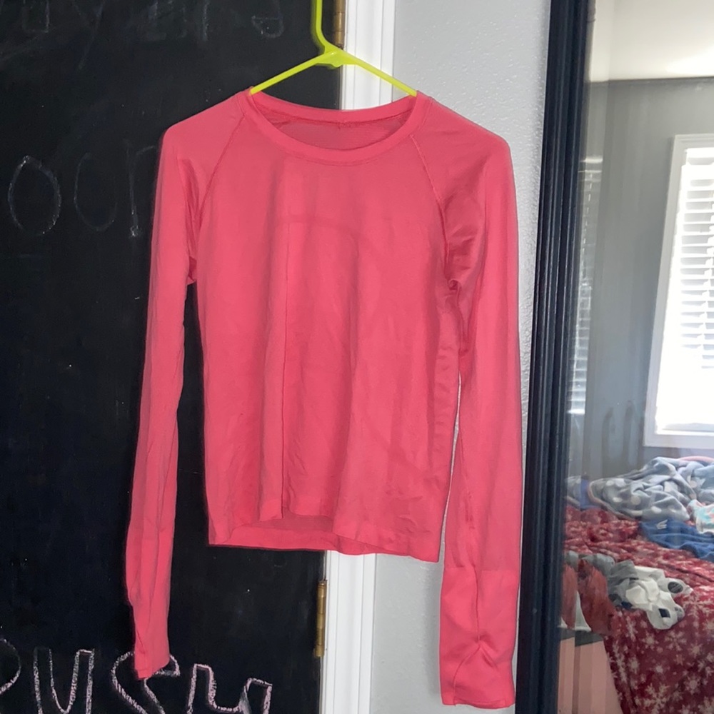 Reposing lululemon swiftly tech long sleeve 2.0 race length in GUAVA PaiNK